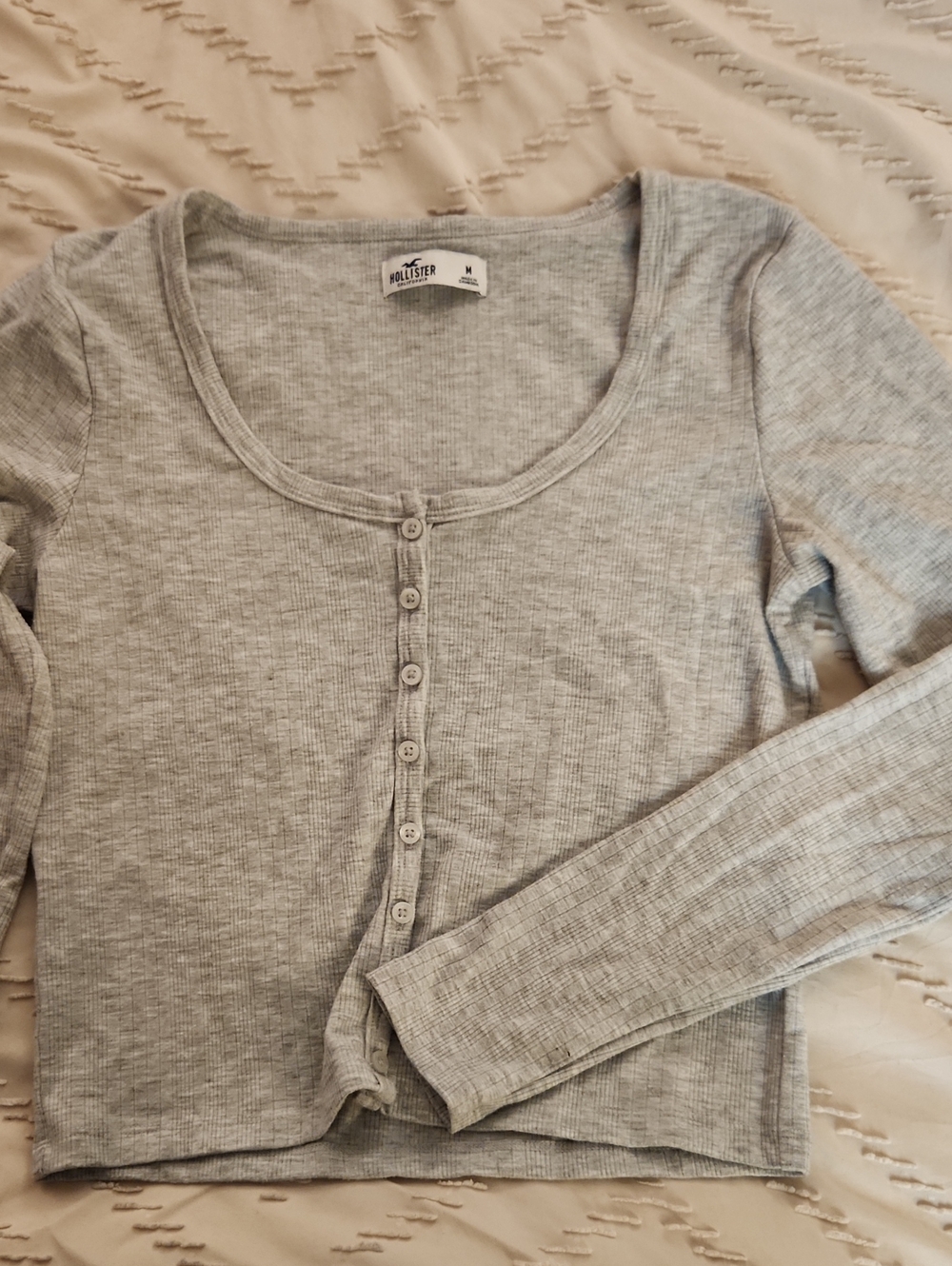 Hollister Light Gray Ribbed Button-Front Long Sleeve Crop Top